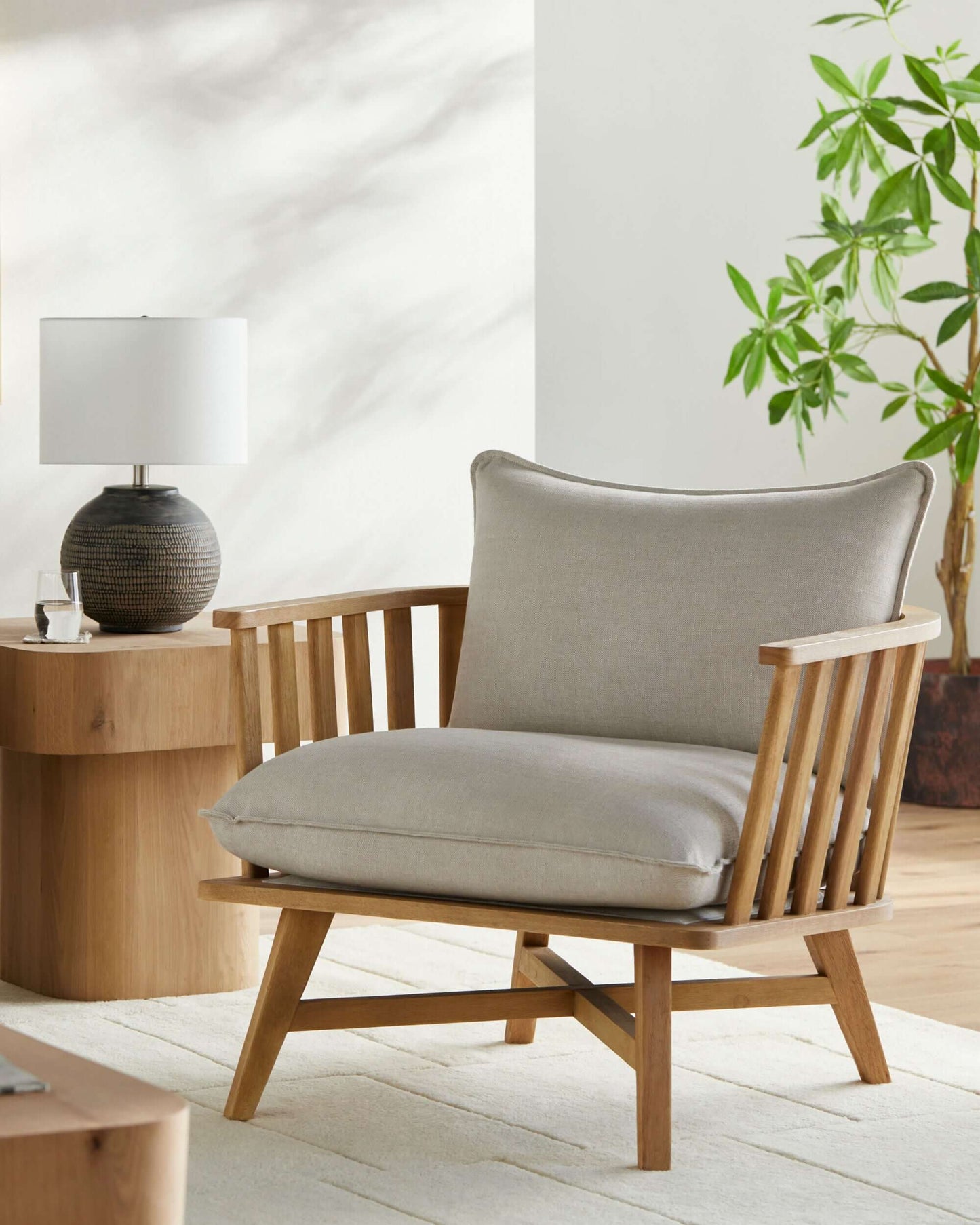 Arco ARCO-002 34"H x 35"W x 36"D Accent Chair - front view