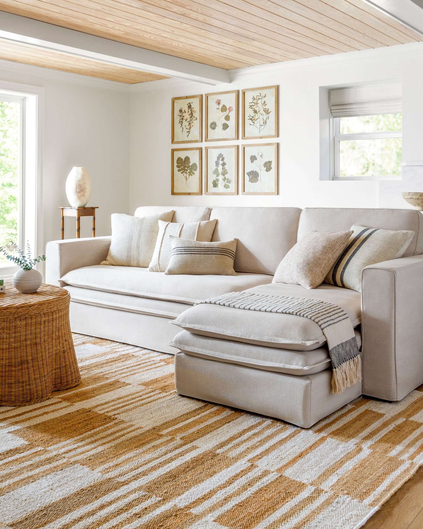 Davis DVI-002 37"H x 106"W x 45"D Sectional - front view