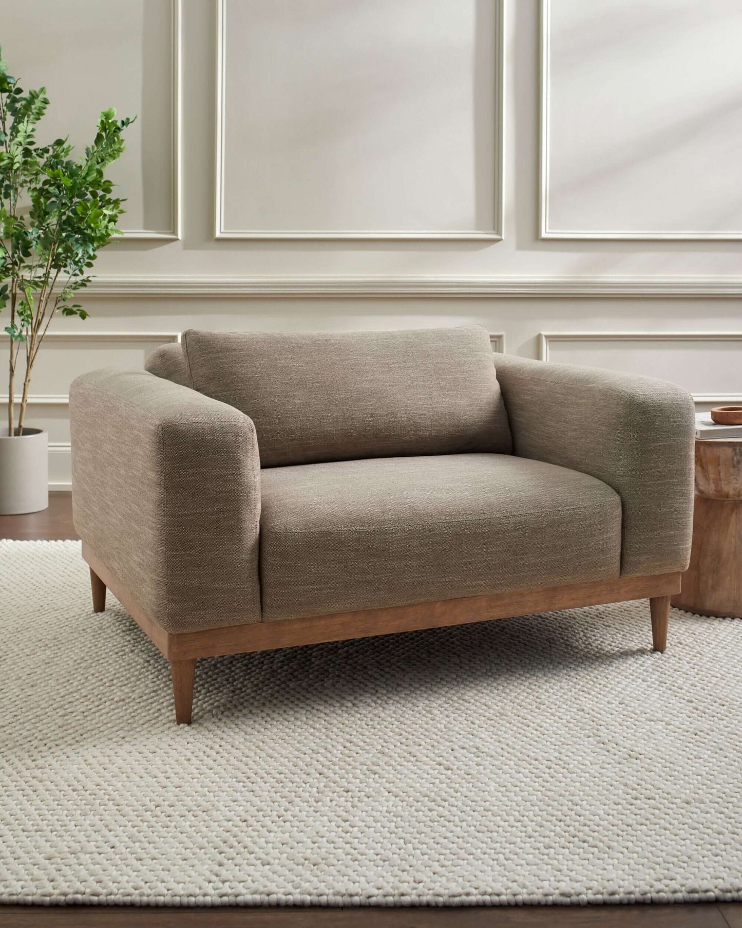 Strattan STAN-002 38"H x 54"W x 40"D Accent Chair- front view
